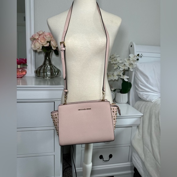 Michael Kors Handbags - Michael Kors Blush Crossbody Bag